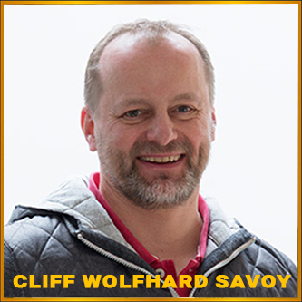 Cliff Wolfhard Savoy mit Goldrand